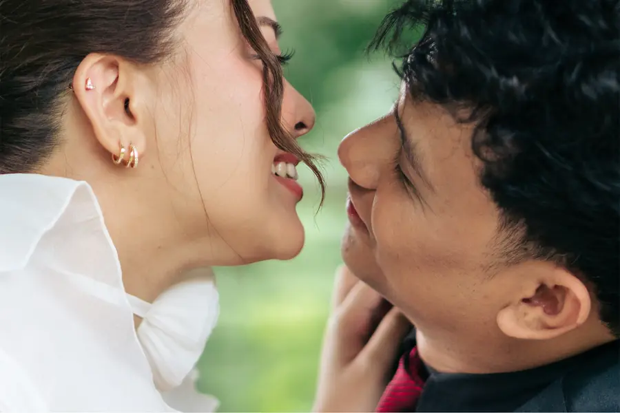 Paul and Jaimie, pre-wedding shoot — closer